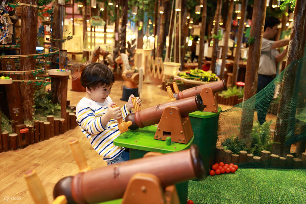 Bombardez les monstres - Six monstres : le financier, le garde du corps, l'homme de main, le boss, le baron de la drogue et le voleur se faufilent dans la forêt pour faire le mal. Les gardes forestiers repartent à l'action ! Verrouillez la cible, et que l